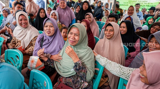 Tangis Haru Suci, Terima Hadiah Umrah dari Fajar Hadi Prabowo