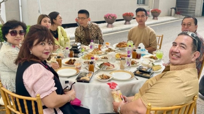 Pendeta Gilbert Pamer Makan Siang Bareng Gibran, Publik Miris: Tak Punya Beban Moral