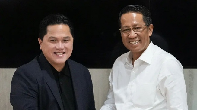 Ketua Umum PSSI, Erick Thohir (kiri) dan Menteri Hukum dan HAM, Supratman Andi Agtas. [Dok. PSSI]