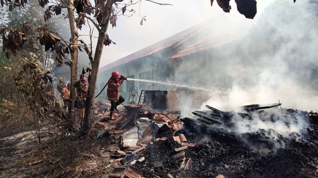 Gara-gara Bakar Sampah, SMPN 6 Pesawaran Ludes Dilalap Si Jago Merah