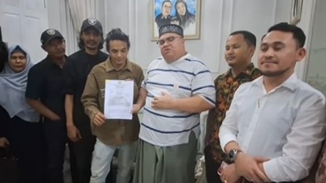 Vadel Badjideh tunjuk Razman Arif Nasution jadi pengacaranya. (Instagram)