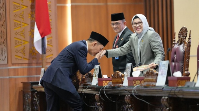 Rapat paripurna mendengarkan pandangan fraksi-fraksi atas anggaran TA 2025