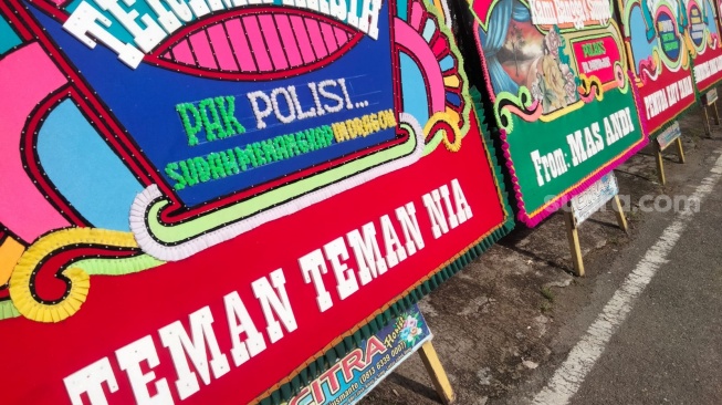 Karangan Bunga Padati Polres Padang Pariaman Usai Tersangka Pembunuh Gadis Penjual Gorengan Diciduk: Terima Kasih Polisi