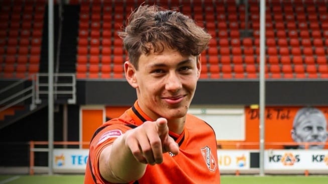 Luca Blondeau yang merupakan rekan setim Mauro Zijlstra di FC Volendam. Ia juga punya darah keturunan Indonesia. (Instagram/@fcvolendam)