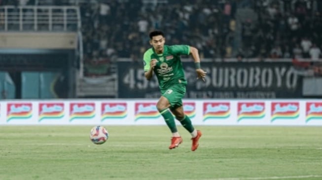 Malik Risaldi saat membela Persebaya Surabaya. (persebaya.id)