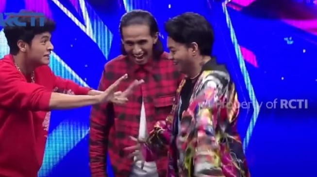 Momen Reza Arap dan Vadel Badjideh satu panggung. [YouTube/IGT2023]