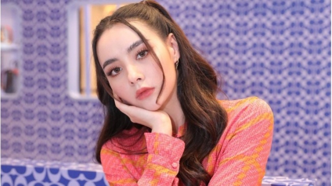 4 Drama Thailand yang Dibintangi Mookda Narinrak, Terbaru Ada Game of Love