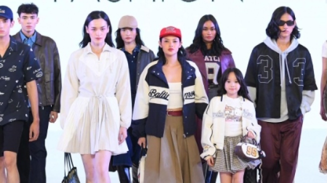 Slay Tapi Gemesin, Ini 8 Potret Gempi Anak Gading Marten Debut di Runway Fashion Show