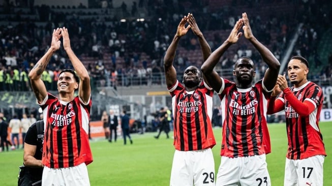 Gelandang AC Milan keturunan Indonesia, Tijjani Reijnders pasca membawa timnya menang 2-1 atas Inter Milan dalam lanjutan Serie A 2024/2025 di Stadion San Siro, Milan, Senin (23/9/2024) dini hari WIB. [Dok. IG TIjjani Reijnders]