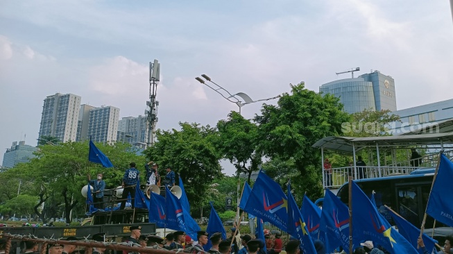 Meluber di KPU Bikin Jalanan Macet, Massa Kader Partai Prima: Kehadiran Kami Dukung RK - Suswono