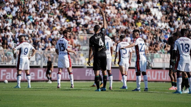 Bek Timnas Indonesia, Jay Idzes saat membantu Venezia FC meraih kemenangan pertamanya di Serie A 2024/2025. Venezia menang 2-0 atas Genoa dalam matchday kelima Liga Italia 2024/2025, Sabtu (21/9/2024). [Dok. IG/Jay Idzes]