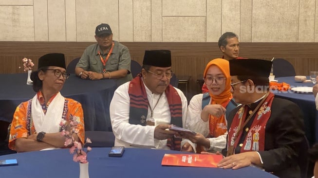 Pasangan calon gubernur dan wakil gubernur Jakarta, Pramono Anung-Rano Karno berkumpul di sebuah hotel kawasan Kramat Raya, Jakarta Pusat. (Suara.com/Faqih)