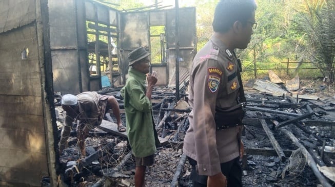 Kebakaran Hanguskan Rumah Warga Lansia di Sungai Ambawang