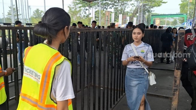 LIVE REPORT Kondisi Stadion Si Jalak Harupat Jelang Persib vs Persija [Suara.com/Rahman]