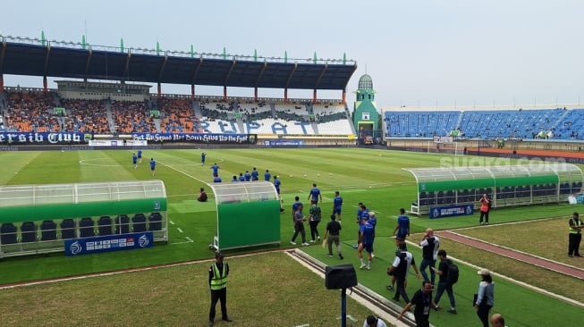 LIVE REPORT Kondisi Stadion Si Jalak Harupat Jelang Persib vs Persija [Suara.com/Rahman]