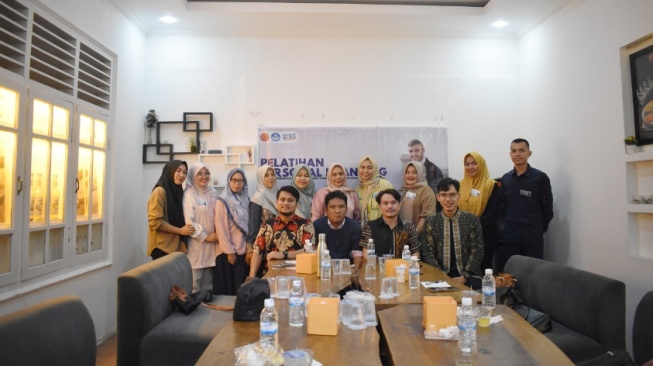 Tingkatkan Percaya Diri, Tendik FKIK Universitas Jambi Ikuti Pelatihan Personal Branding