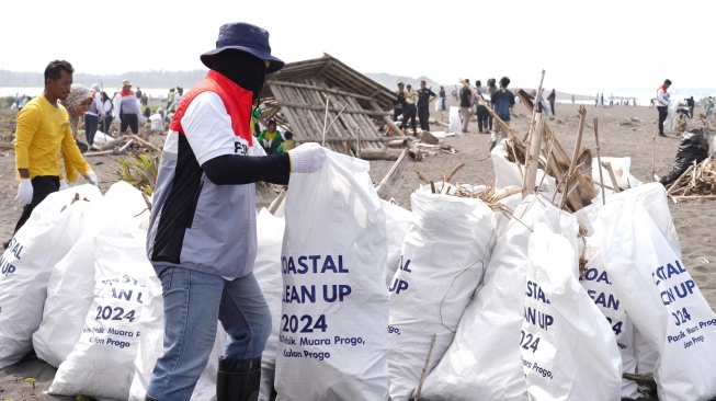 Pertamina Trans Kontinental Kumpulkan 28 Ton Sampah Lewat Aksi Coastal Clean Up