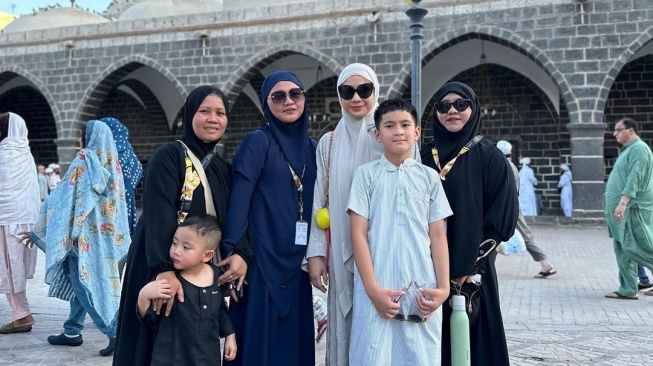 Mbak Lala, Rika Rans, Nagita Slavina, Sus Rini saat umrah (Instagram)