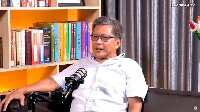 Pengamat politik Rocky Gerung (YouTube/Keadilan TV)