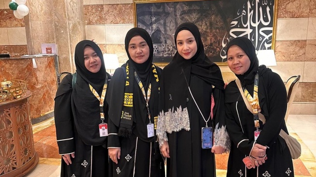 Mbak Lala, Rika Rans, Nagita Slavina, Sus Rini saat umrah (Instagram)