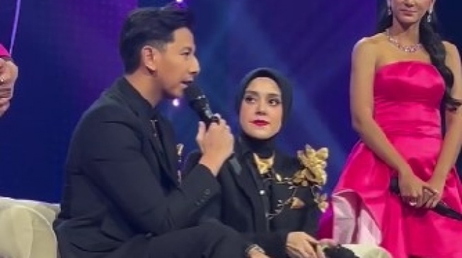 Fairuz A Rafiq dan Sonny Septian dalam acara Infontainment Awards 2024 (Instagram/@sonnyseptian)