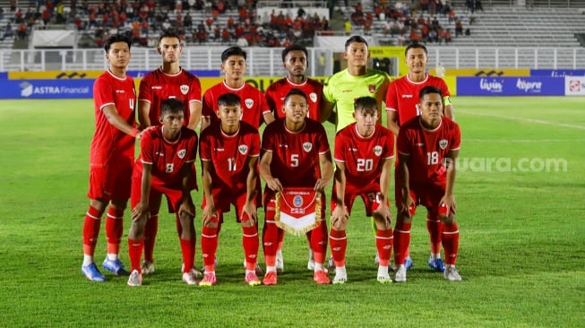 Pemain Timnas Indonesia U-20 foto bersama sebelum bertanding dengan Timnas Maladewa U-20 dalam pertandingan kualifikasi Piala Asia U-20 2025 grup F di Stadion Madya, Jakarta, Rabu (25/9/2024). [Suara.com/Alfian Winanto]