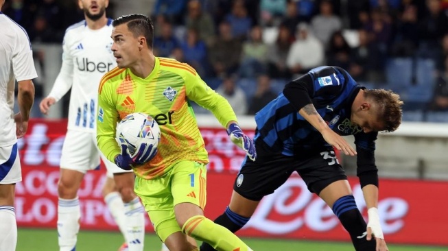 Kiper keturunan Indonesia, Emil Audero ketika memperkuat klub Serie A Italia, Como 1907. [Dok. Instagram Emil Audero]