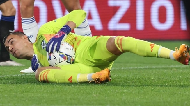 Kiper keturunan Indonesia, Emil Audero ketika memperkuat klub Serie A Italia, Como 1907. [Dok. Instagram Emil Audero]