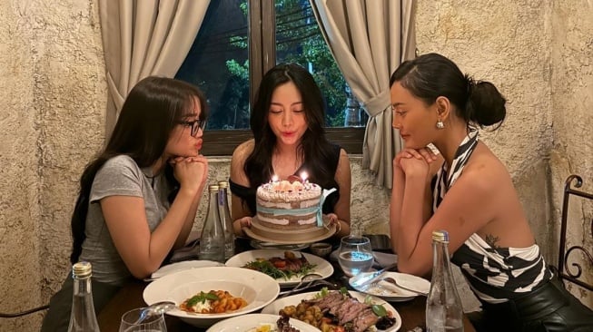 Fuji rayakan ulang tahun Rachel Vennya (Instagram/@rachelvennya)