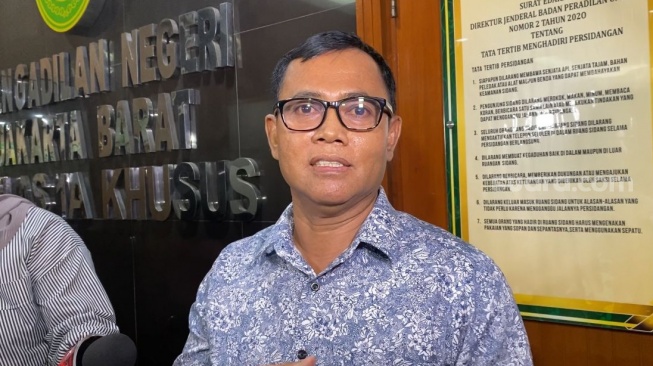 Haji Faisal saat ditemui di Pengadilan Negeri Jakarta Barat, Rabu (25/9/2024). [Suara.com/Tiara Rosana]