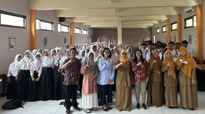 Serunya Belajar Bahasa: Tim Dosen Linguistik UPN Jawa Timur Menyapa Siswa SMK 1 Probolinggo