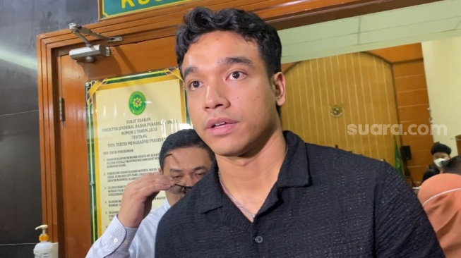 Fadly Faisal saat ditemui di Pengadilan Negeri Jakarta Barat, Rabu (25/9/2024). [Suara.com/Tiara Rosana]