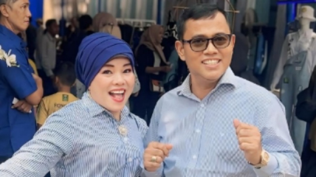 Haji Faisal dan istri. (Instagram)