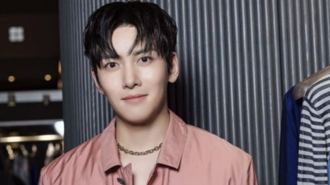 Modis Abis! Intip 4 Ide Padu Padan OOTD ala Ji Chang-wook Biar Makin Kece