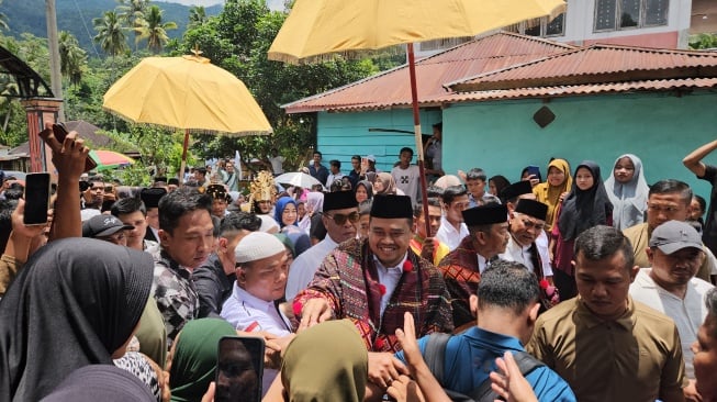 Bobby Nasution Disambut Dua Calon Bupati dan Ribuan Warga di Madina