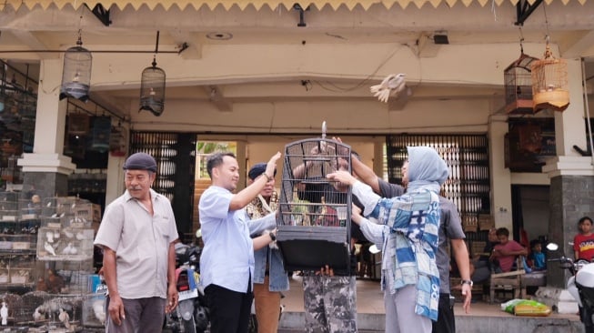 Hadiri Lomba Kicau Burung, Respati Ardi-Astrid Widayani Lepas Kutilang dan Cecak Jawa, Ini Filosofinya!