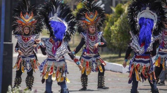 Tarian dan Obor Berpadu, Meriahkan Jalannya Relay Api PEPARNAS 2024di Soloraya