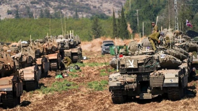 Pasukan Israel siapkan invasi darat ke Lebanon. Tank pasukan Israel terlihat di daerah dekat perbatasan utara Israel dengan Lebanon pada Kamis (27/9/2024). ANTARA FOTO/Ayal Margolin/Xinhua/Spt.