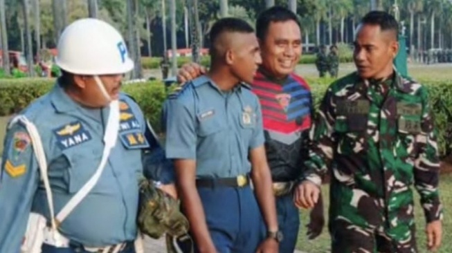 Terciduk di Monas Pelaku Penipuan, Naik Bajaj untuk Lihat Gladi HUT TNI Pakai PDH yang Dibeli di Pasar Turi