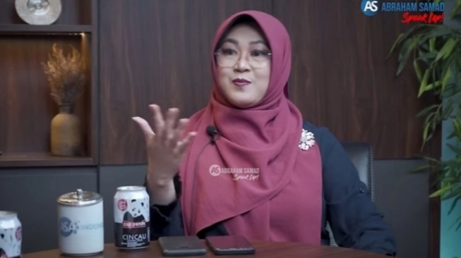 Dokter Tifa dalam Podcast Abraham Samad Speak Up. [YouTube]