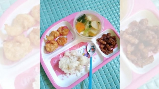 Menu makan adekuat": udang goreng, nasi, sup ayam, orek tempe (Dok. Kurnia)