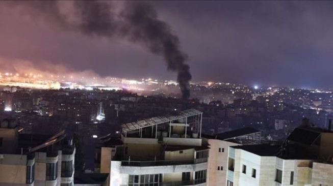 Pasukan Israel melancarkan serangan udara Senin (30/9/2024) pagi di area Kola, Beirut, menandai serangan pertama di dalam ibu kota Lebanon sejak konflik dengan Hizbullah dimulai pada Oktober tahun lalu. /ANTARA/Anadolu/py