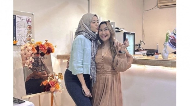 Jamoat transportida osiyolik ayollar porno videolar