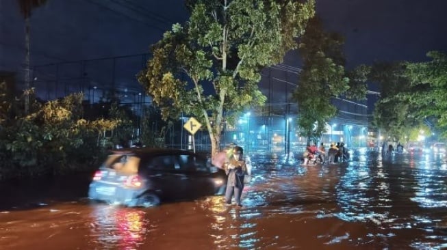 Hujan Deras di Pontianak Tenggara Sebabkan Banjir, Warga dan Pengendara Terdampak