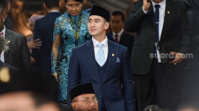 Anggota DPR terpilih periode 2024-2029 dari PAN Verrell Bramasta tiba di Gedung Nusantara untuk mengikuti pelantikan di Kompleks Parlemen, Senayan, Jakarta, Selasa (1/10/2024). [Suara.com/Alfian Winanto]