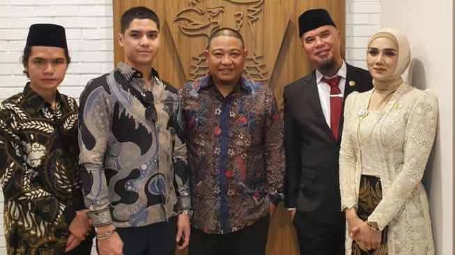 Potret Mulan Jameela dan Ahmad Dhani di Pelantikan DPR RI (Instagram)