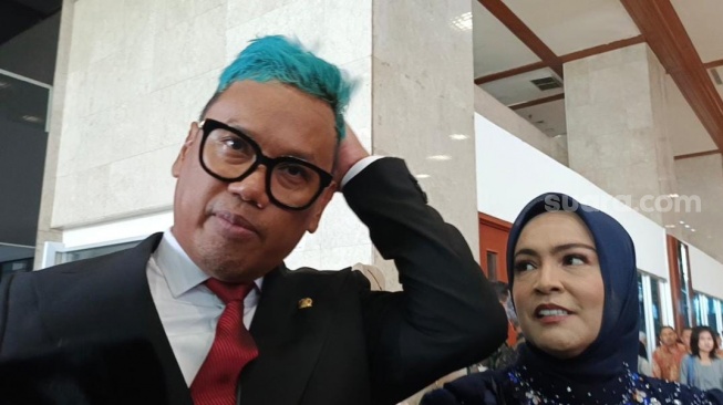 Dilantik Jadi Anggota DPR RI, Rambut Uya Kuya Masih Nyentrik