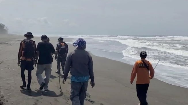 Pencarian Tiga Remaja Hilang di Pantai Wagir Indah Cilacap Terus Dilakukan, BMKG Peringatkan Gelombang Tinggi