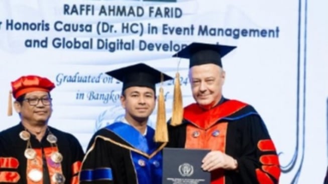 Raffi Ahmad mendapatkan gelar doktor honoris causa (Instagram)