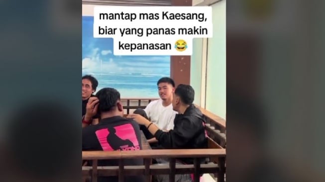 Kaesang nongkrong bareng. [TikTok]